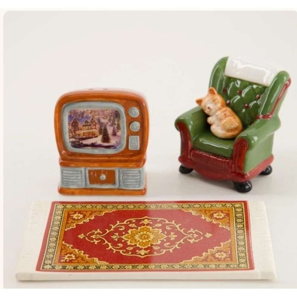 Cracker Barrel Vintage TV and Cat Ceramic Salt and Pepper Set Holiday Christmas